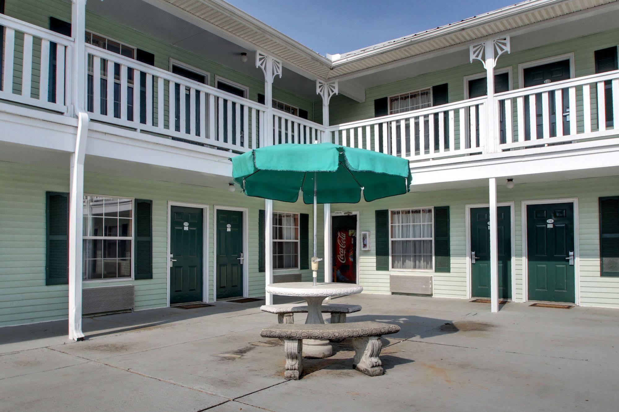 Key West Inn - Clanton Exterior photo